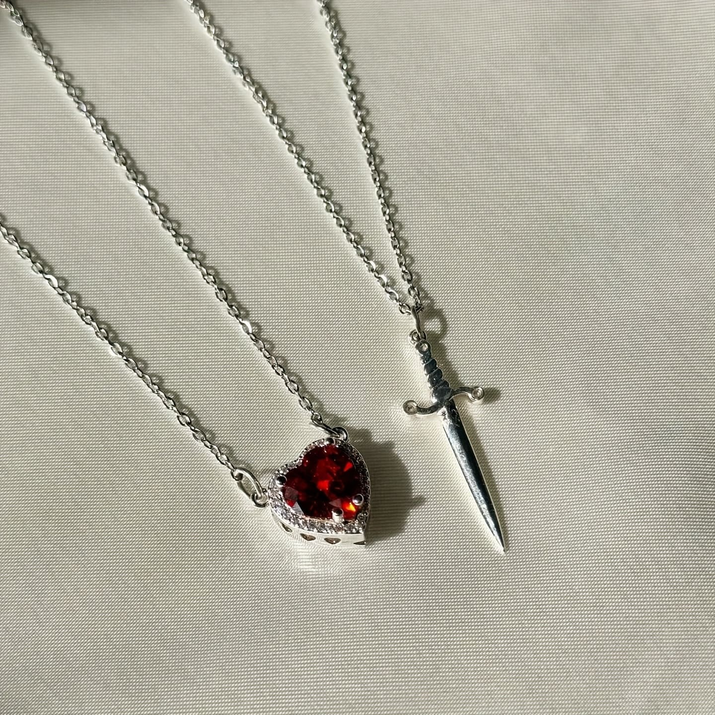 Collier coeur et épée